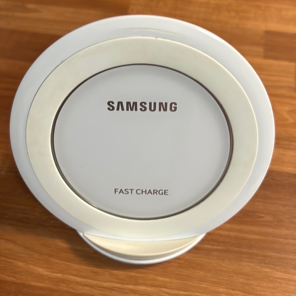Samsung EP-NG930 Black Wireless Fast Charging Stand
